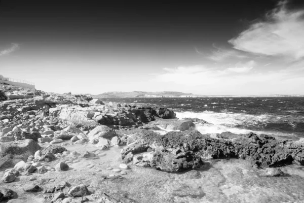 Close Rocky Beach Qawra Point Beach Malta Cloudy Day — Stock Photo, Image