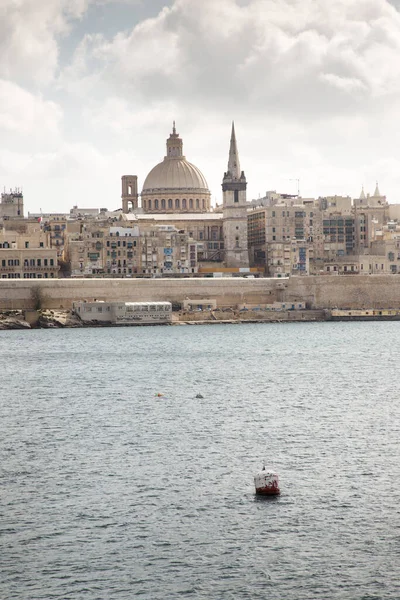 Переглядаючи Гавань Столиці Валлетти Мальті — стокове фото