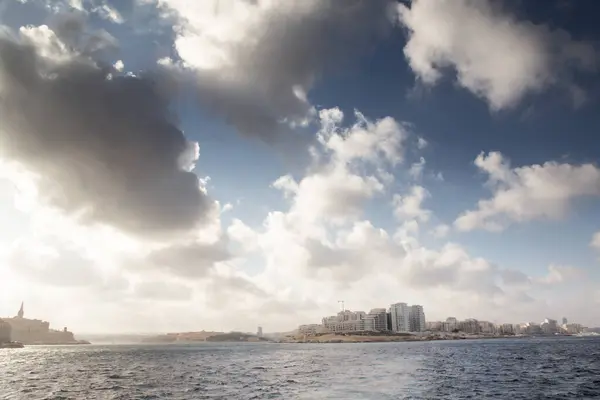 Seascape Com Cidade Sliema Segundo Plano — Fotografia de Stock