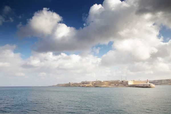 Havsutsikt Över Fyren Ricasoli East Breakwater Den Stora Hamnen Malta — Stockfoto