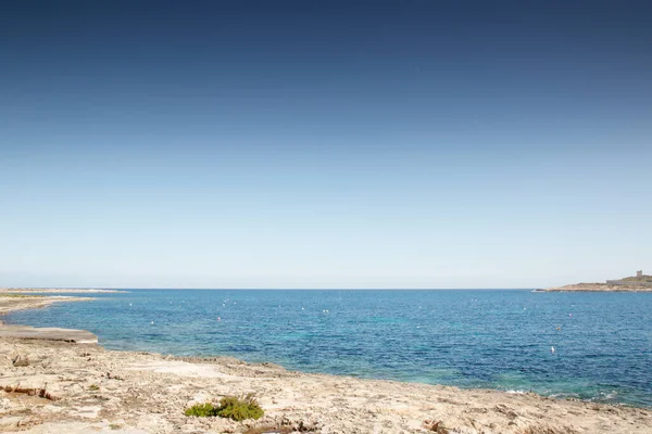 Imagem Paisagem Marinha Praia Qawra Olhando Através Mar Para Maghtab — Fotografia de Stock