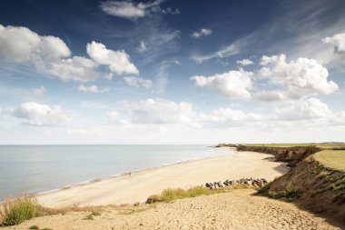 Norfolk Kuzey Denizi kıyısındaki Happisburgh kumsalının deniz manzarası 