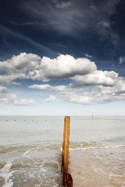 Защита Морского Барьера Пляже Хэпписбурга Англии — стоковое фото