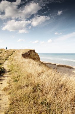 Norfolk 'taki uçurumlar boyunca Norfolk' a giden sahil yürüyüşleri.