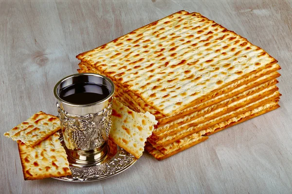 Matzo Birliği kadeh şarap ile — Stok fotoğraf