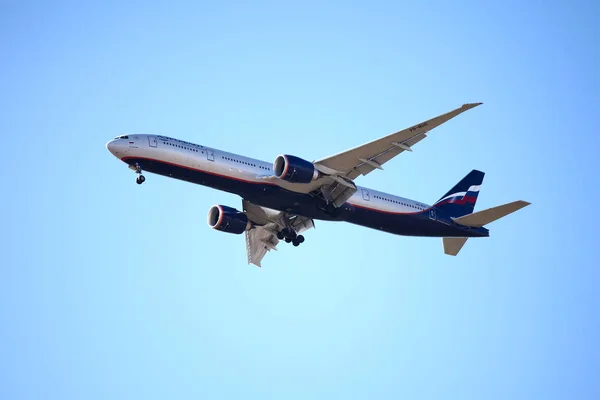 Aeroflot 俄罗斯航空公司波音 777 接近本古里安 Inte — 图库照片