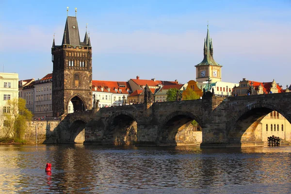 City Prague.Charles Bridge e Old Town Bridge Tower — Fotografia de Stock