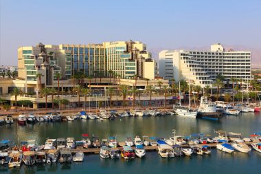 Demirli tekne marina Gezinti görünümü güzel 