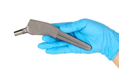 Titanyum alaşım kalça ile eldivenli elini