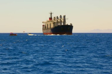 Kargo gemisi Kızıldeniz Harbor'da girme