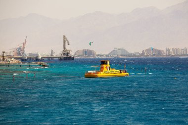Turistik sarı denizaltı