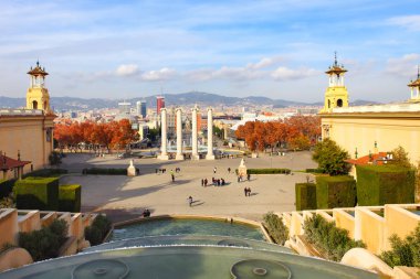 Montjuic çeşme üzerinde Plaza de España'nın Barcelona, İspanya