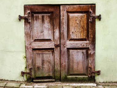 Pencere deklanşöre kilitli