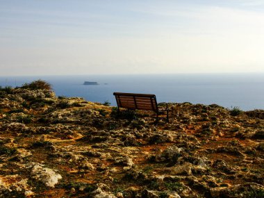 Cliff 'in üst kısmında Bench