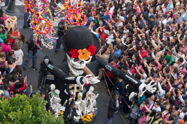 Mexico City'de ölü geçit töreni günü.