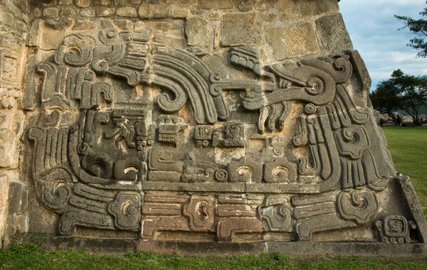 Templom, a tollas kígyó, Xochicalco, Mexikó. — Stock Fotó