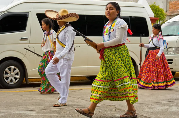 I bambini in parata il giorno della rivoluzione in Messico . — Foto Stock