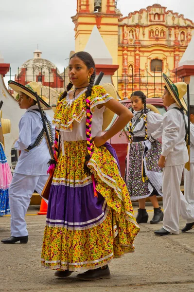 Parade des enfants le jour de la révolution mexicaine . — Photo