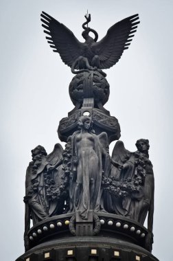 Heykeller Bellas Artes üzerinde 