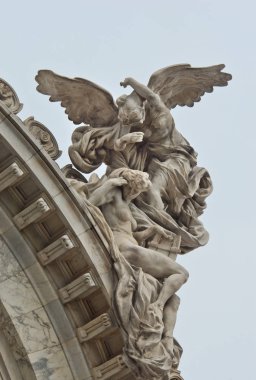 Heykeller Bellas Artes üzerinde 