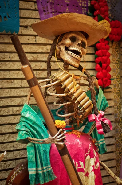 Mexicaanse beeldhouwkunst van skelet — Stockfoto