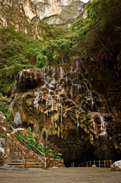 Hermosas cuevas Tolantongo — Foto de Stock