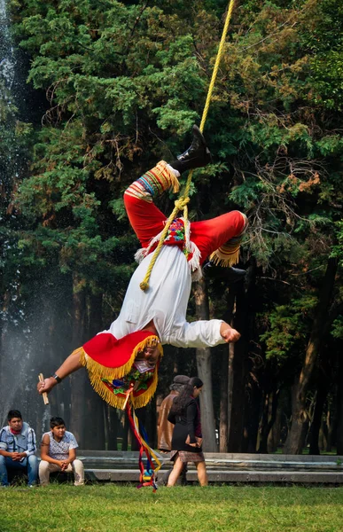 Dance of Flyers in Mexico — Stock Photo, Image