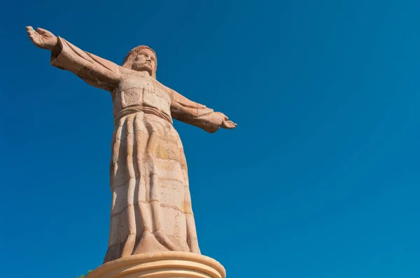 足立の丘で記念碑的なキリスト — ストック写真