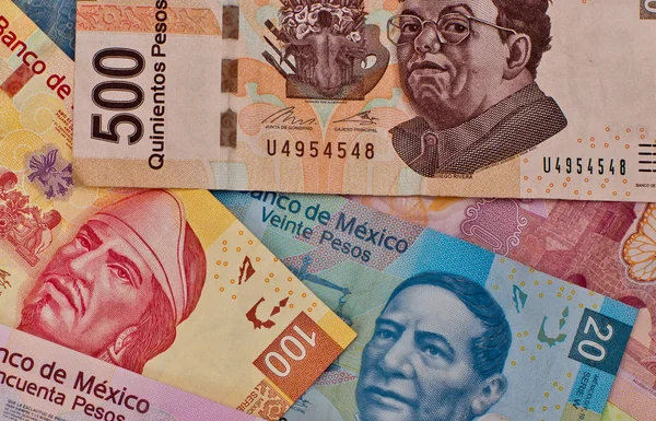 Различные мексиканские денежные купюры . — стоковое фото