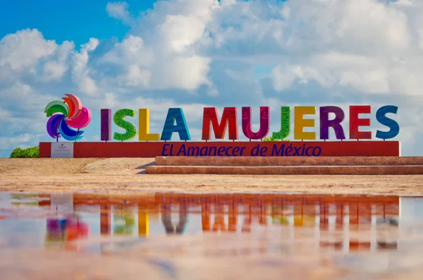 renkli yazıt Isla Mujeres 