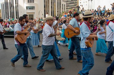 Mexico City'de ölü geçit töreni günü.