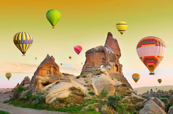 Hot air balloons in Cappadocia — Stock Photo, Image