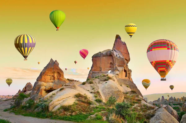 Globos de aire caliente en Capadocia —  Fotos de Stock