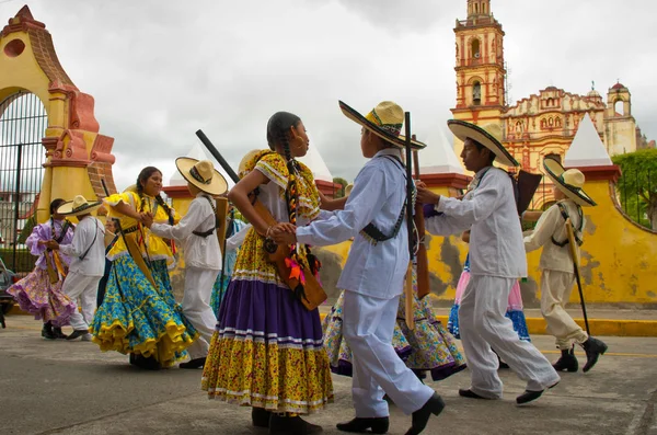 Défilé le jour de la révolution mexicaine . — Photo