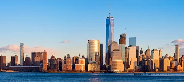 Panorama de la ciudad de Nueva York al atardecer. — Foto de Stock