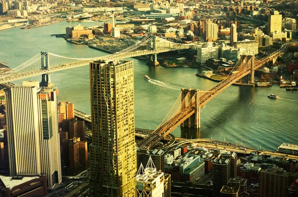 Манхэттен и Бруклинский мост — стоковое фото