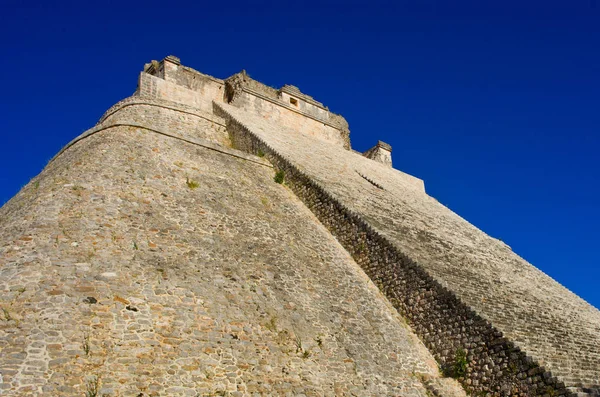 Pyramida kouzelníka v Uxmal — Stock fotografie