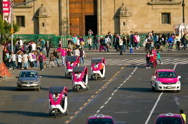 Cyclus taxi op Zocalo in Mexico-stad — Stockfoto