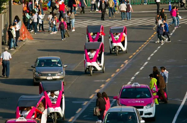 Cycle taxi en Zócalo en la Ciudad de México —  Fotos de Stock