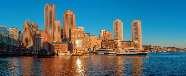 Distrito Financeiro e Porto em Boston — Fotografia de Stock