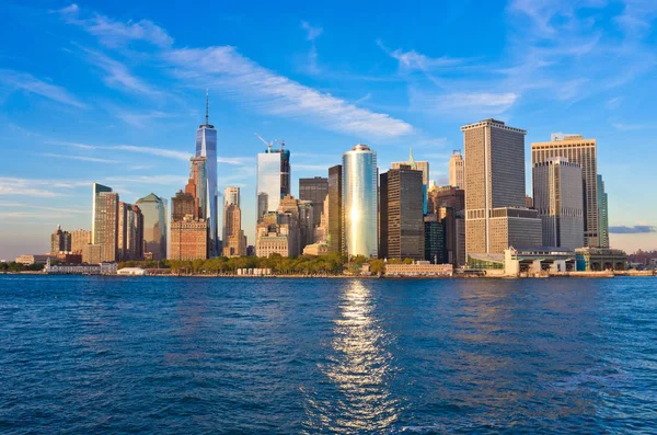 Manhattan skyline panorama při západu slunce — Stock fotografie