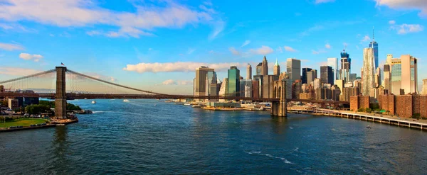 Pont de Brooklyn et paysage urbain de New York — Photo