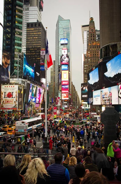 Times Square folle e traffico — Foto Stock