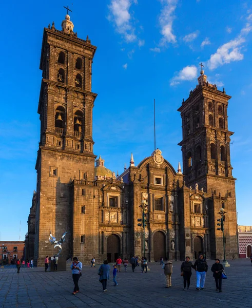 Puebla-Kathedrale bei Sonnenuntergang in Puebla — Stockfoto