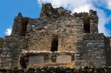 Muyil Antik Maya sitesi