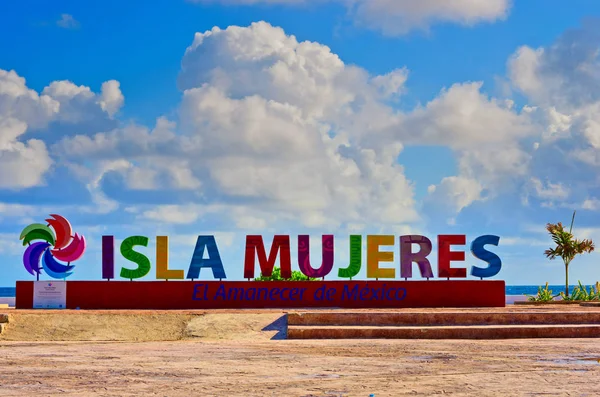 Inscripción colorida Isla Mujeres — Foto de Stock