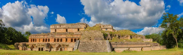 Sayil es un sitio arqueológico maya — Foto de Stock