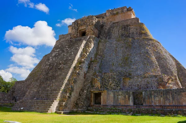 Pyramid of the Magician in Uxmal — Stock Photo, Image