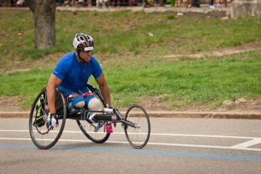 Tekerlekli sandalye yarış yarışmacı, yıllık marathon