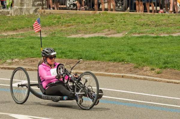 Sedia a rotelle concorrente alla maratona annuale — Foto Stock
